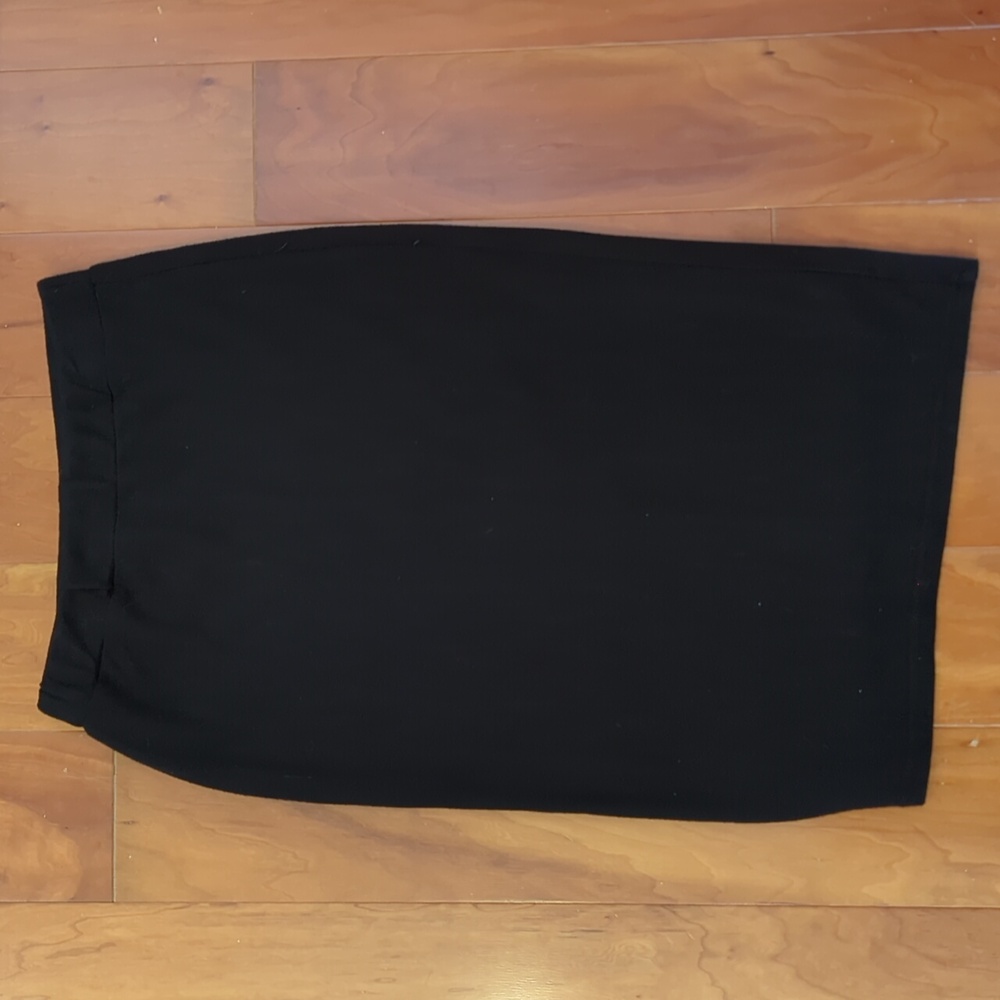 Classic knit pencil skirt in black